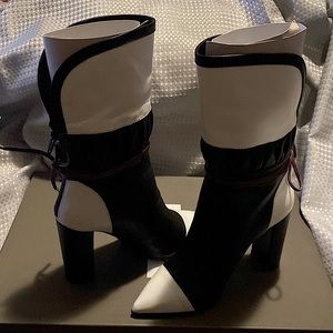 VINCI Leather Boots/ New
